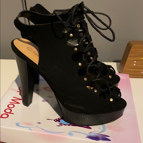 Heels - Picture 3 of 3